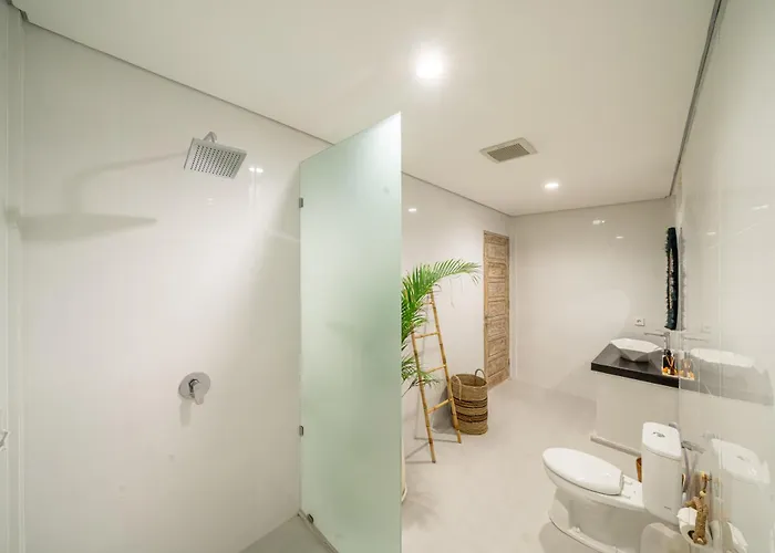 Semera - Secluded Pool With Spacious Patio